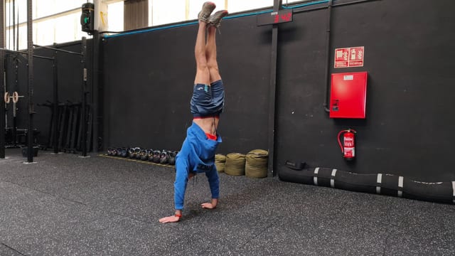 Entrenamiento de gimnasia deportiva y movimientos gimnásticos en Dark CrossFit Club Rivas